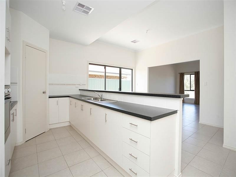 27 Rosella Circuit, Hewett SA 5118