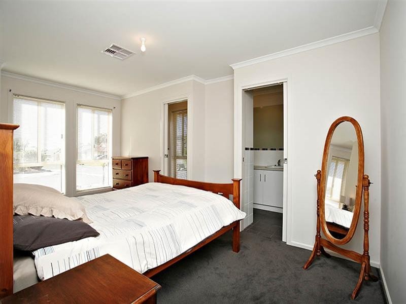 1 Challen Court, Evanston Park SA 5116