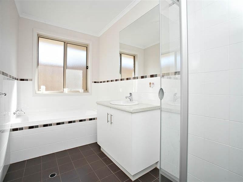 1 Challen Court, Evanston Park SA 5116