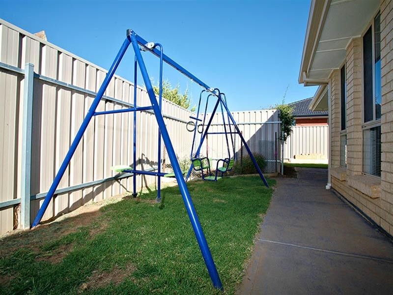 1 Challen Court, Evanston Park SA 5116