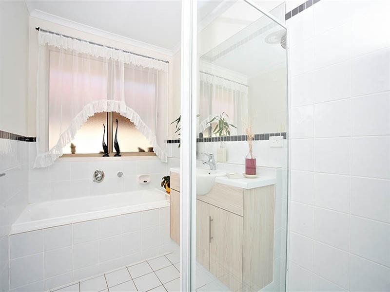 15 McGonigal Drive, Willaston SA 5118