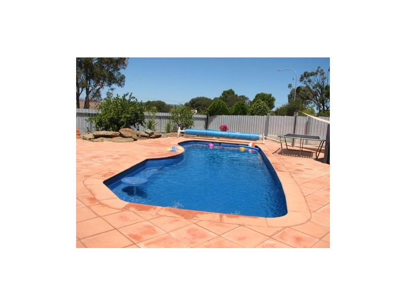 12 Barkley Crescent, Willaston SA 5118