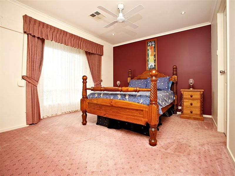 19 Goldfinch Way, Hewett SA 5118