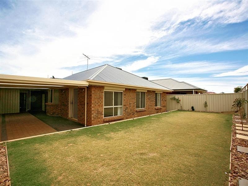 9 Navigator Parade, Smithfield SA 5114