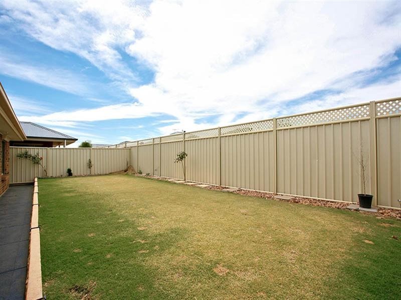 9 Navigator Parade, Smithfield SA 5114
