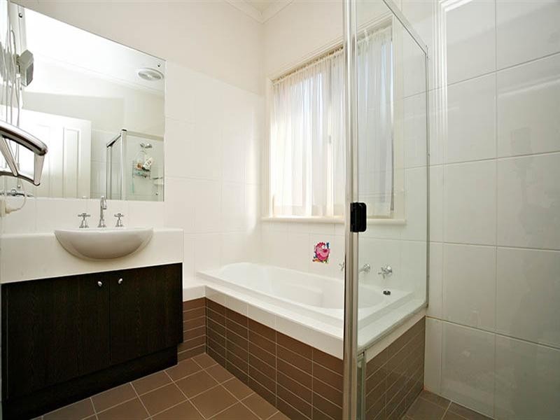 24 Shoalhaven Circuit, Mawson Lakes SA 5095