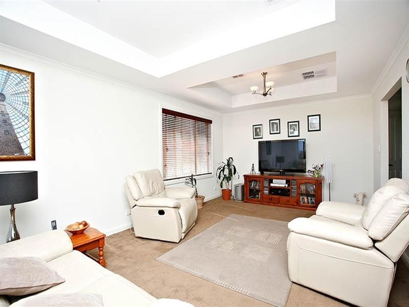 3 Robin Circuit, Evanston Park SA 5116