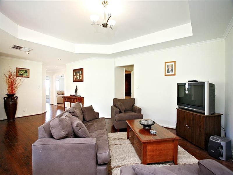 3 Robin Circuit, Evanston Park SA 5116