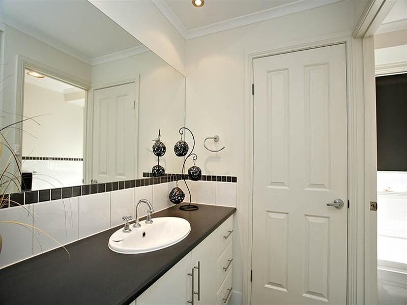 3 Robin Circuit, Evanston Park SA 5116