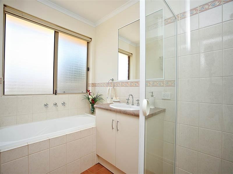 104 Sunnyside Drive, Evanston Park SA 5116