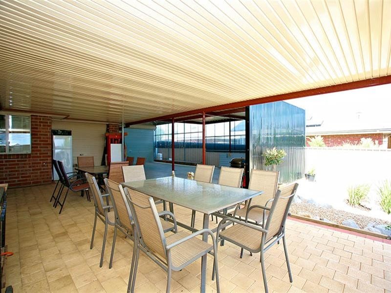 104 Sunnyside Drive, Evanston Park SA 5116