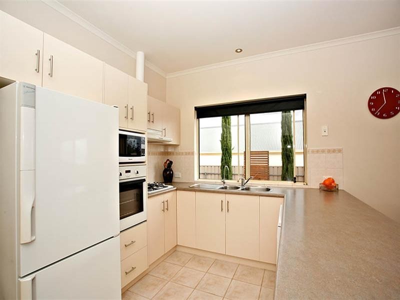 25 Thiele Crescent, Evanston Park SA 5116