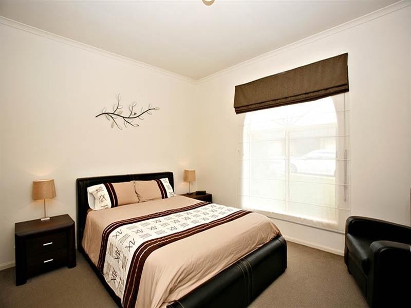 25 Thiele Crescent, Evanston Park SA 5116