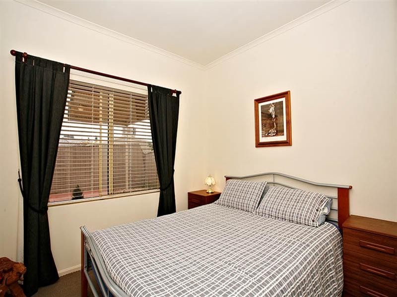 25 Thiele Crescent, Evanston Park SA 5116