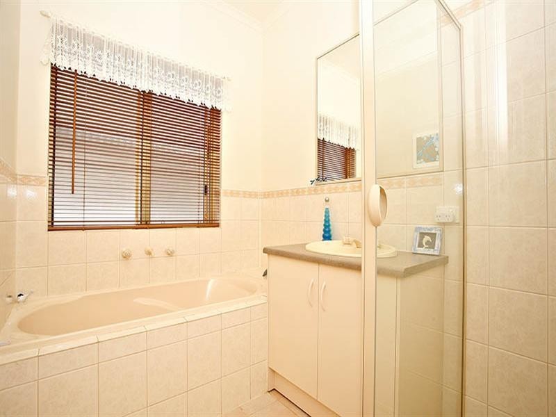 25 Thiele Crescent, Evanston Park SA 5116