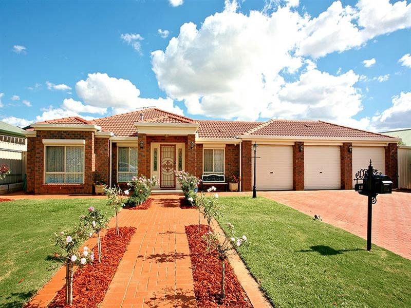 12 Thiele Crescent, Evanston Park SA 5116