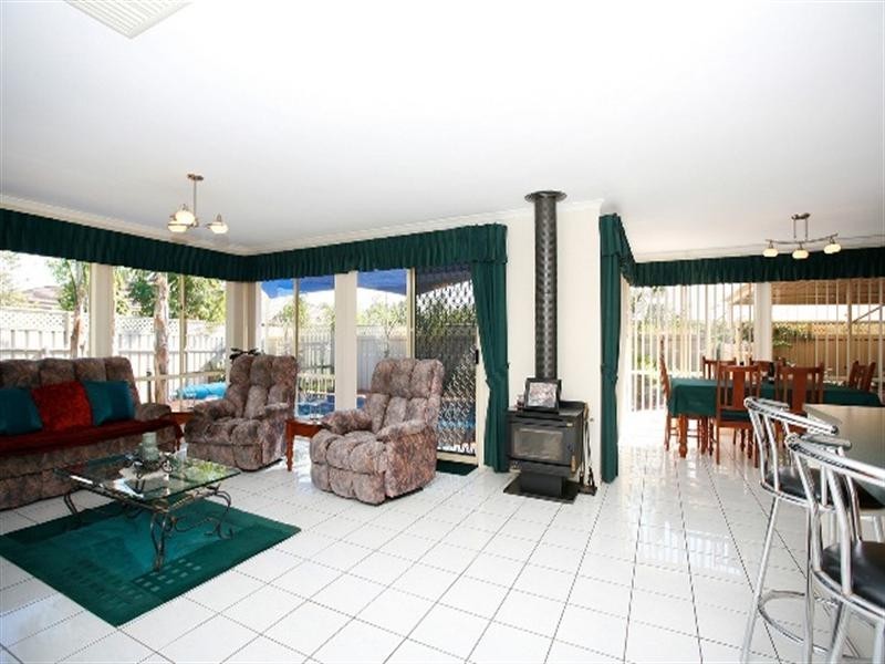 12 Thiele Crescent, Evanston Park SA 5116