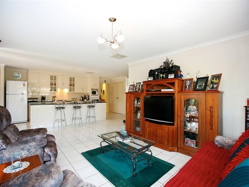 12 Thiele Crescent, Evanston Park SA 5116