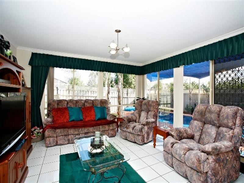 12 Thiele Crescent, Evanston Park SA 5116