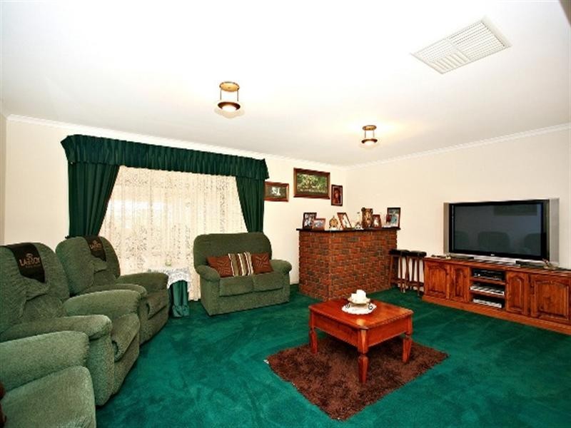 12 Thiele Crescent, Evanston Park SA 5116