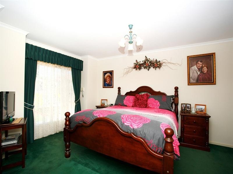 12 Thiele Crescent, Evanston Park SA 5116