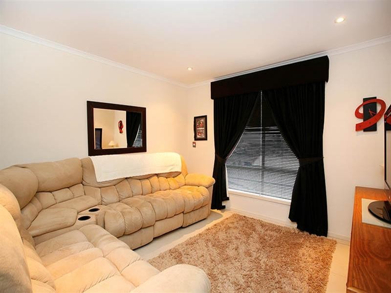 10 Rossiter Drive, Evanston Park SA 5116