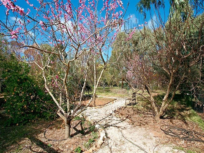 2 Victor Road, Greenock SA 5360