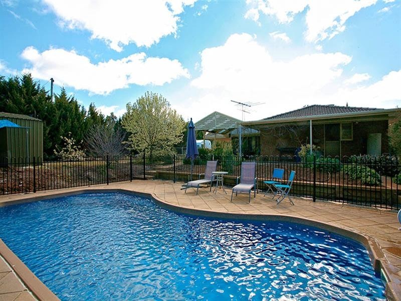 2 Victor Road, Greenock SA 5360