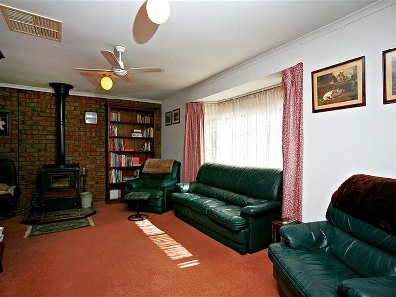 2 Victor Road, Greenock SA 5360