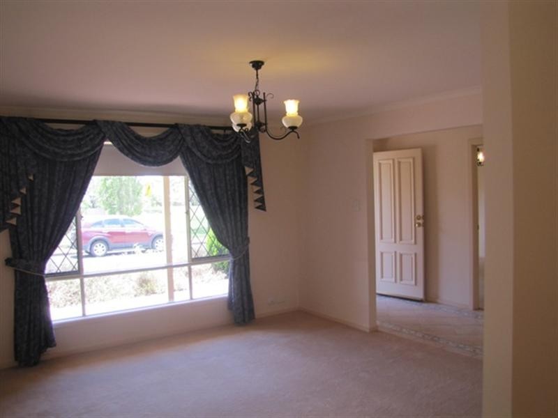 10 Gleeson Grove, Evanston Park SA 5116