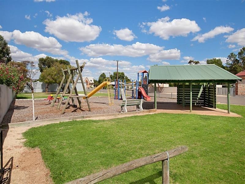 6 Main Street, Owen SA 5460