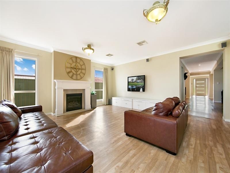 19 Selway Place, Evanston Park SA 5116