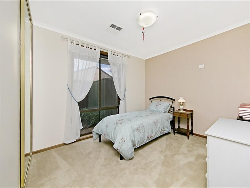 9 Lithgow Court, Redwood Park SA 5097