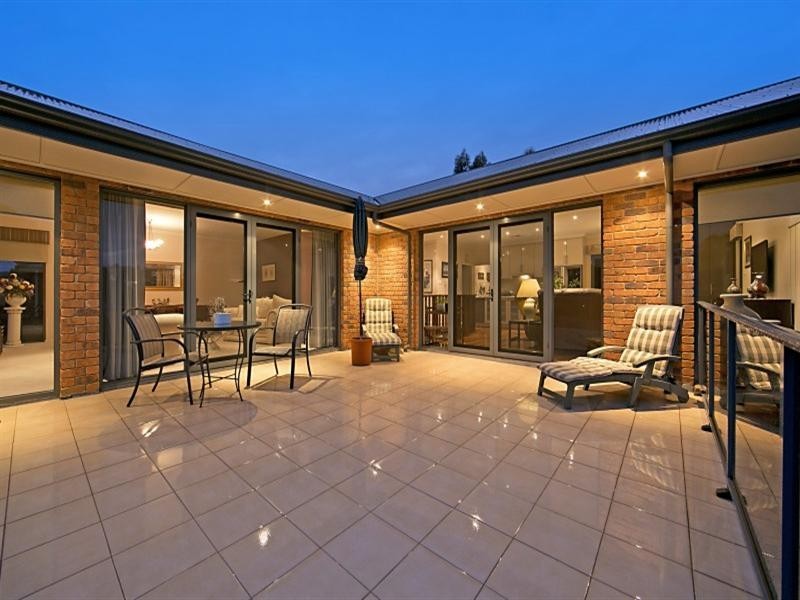 2 Whiteman Road, Williamstown SA 5351