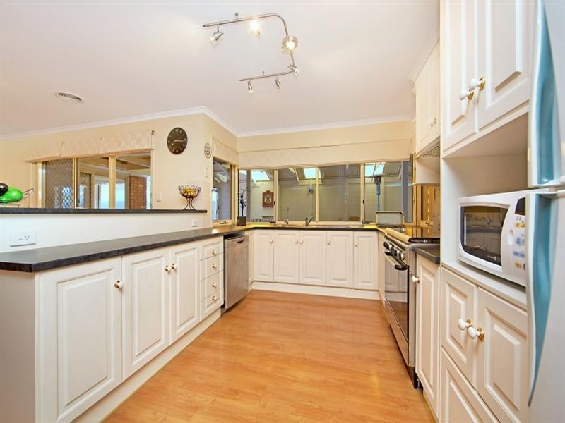 77 President Avenue, Andrews Farm SA 5114