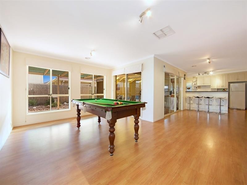 77 President Avenue, Andrews Farm SA 5114