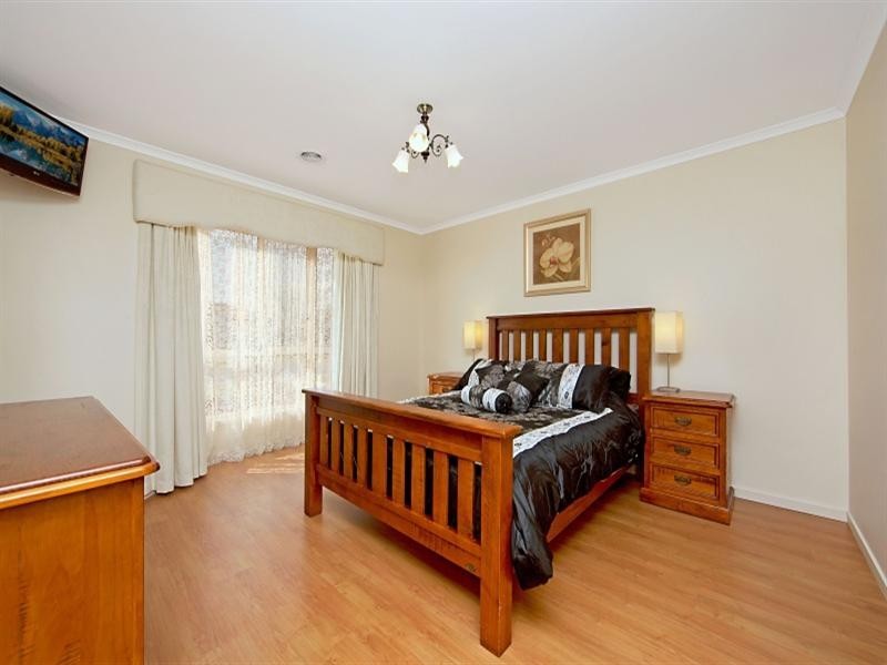 77 President Avenue, Andrews Farm SA 5114