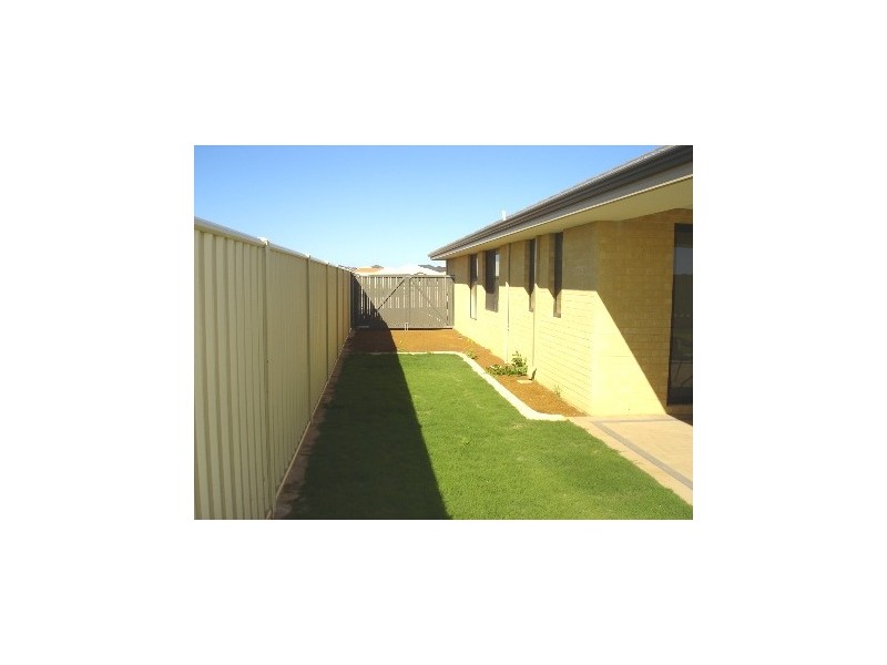 8 Yolanda Edge, Wandina WA 6530