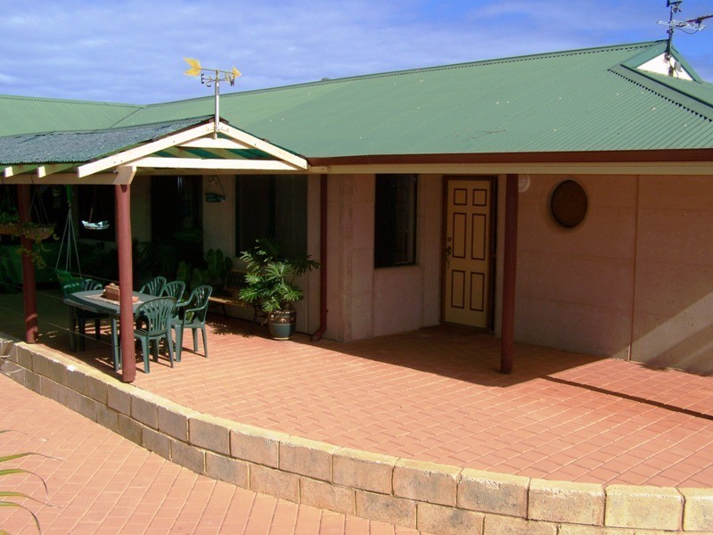 1 Settlers Close, Bluff Point WA 6530