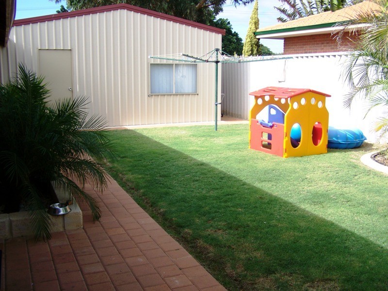 1 Settlers Close, Bluff Point WA 6530