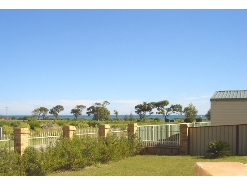 5 Waterfront Circle, Drummond Cove WA 6532