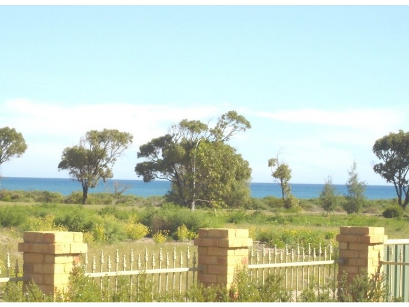 5 Waterfront Circle, Drummond Cove WA 6532