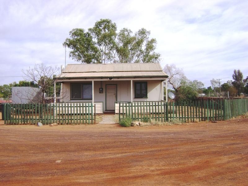 2 Priestley Street, Mount Magnet WA 6638