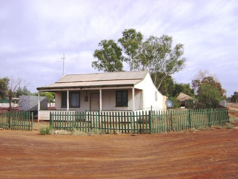 2 Priestley Street, Mount Magnet WA 6638