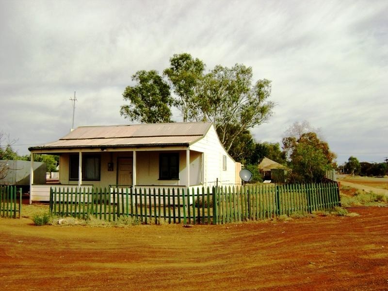 2 Priestley Street, Mount Magnet WA 6638