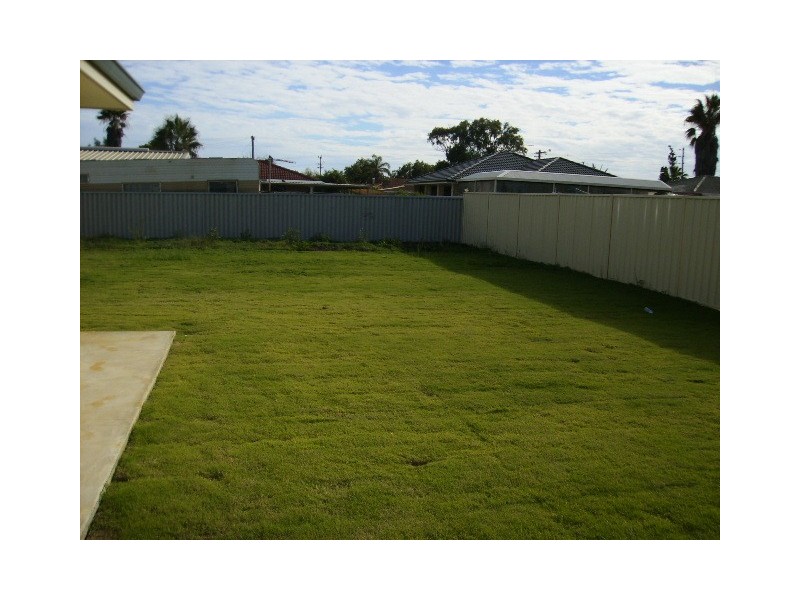 18 Yarraman Road, Waggrakine WA 6530