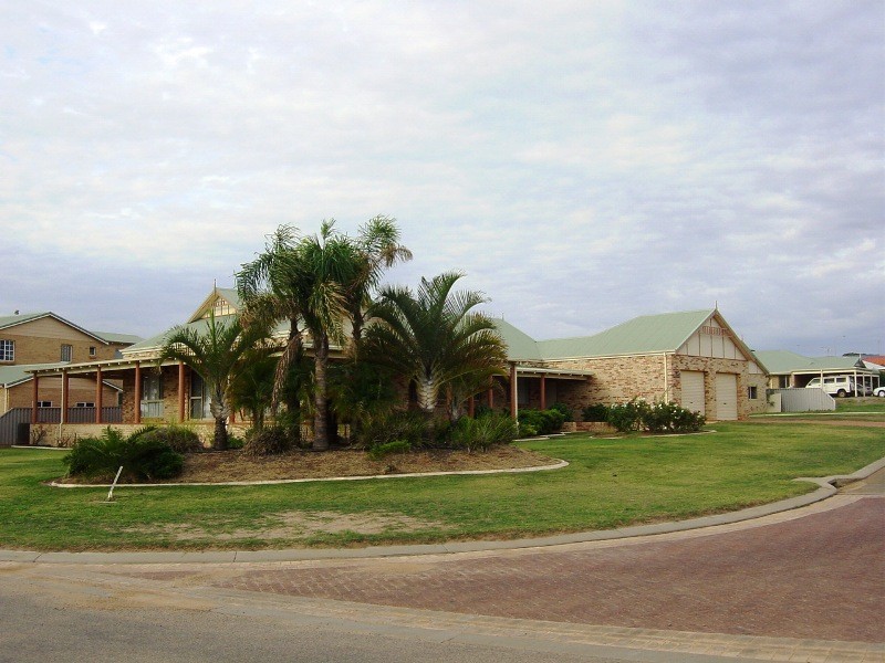 39 Waterfront Circle, Drummond Cove WA 6532