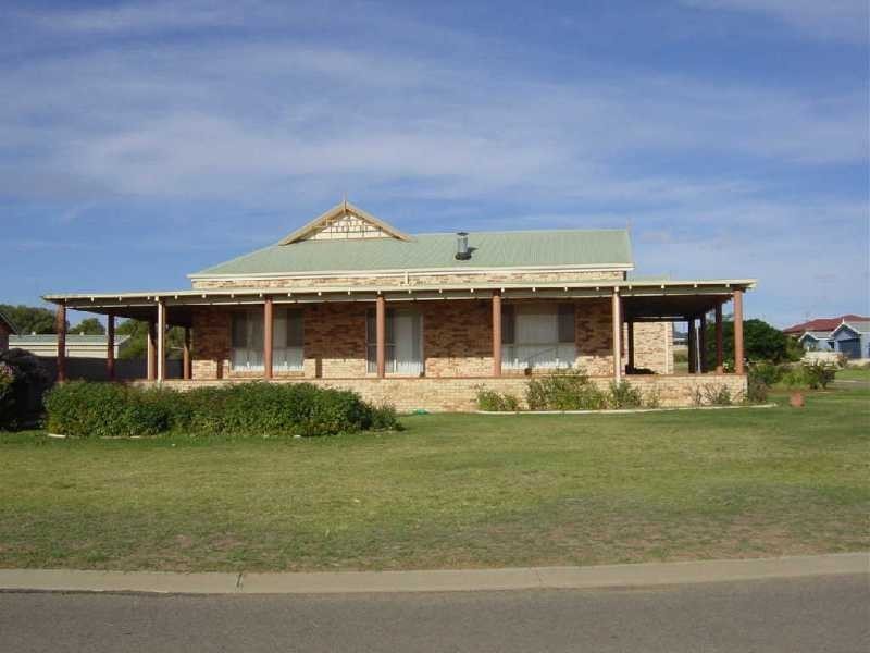 39 Waterfront Circle, Drummond Cove WA 6532