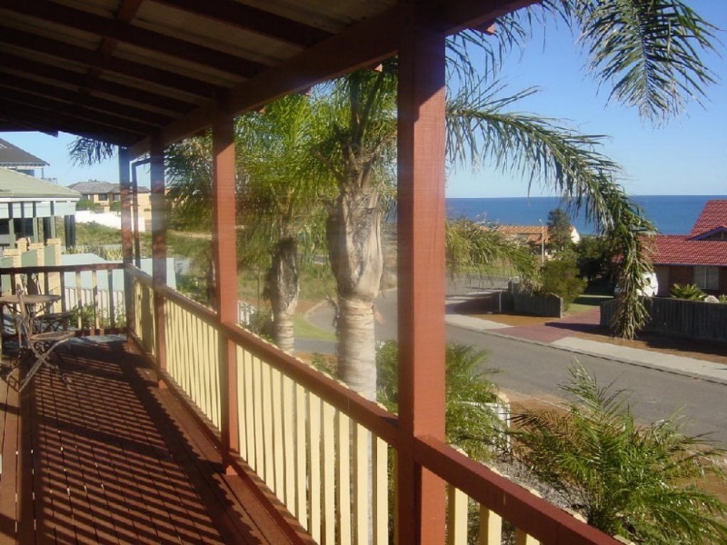 10 Urawa Street, Wandina WA 6530