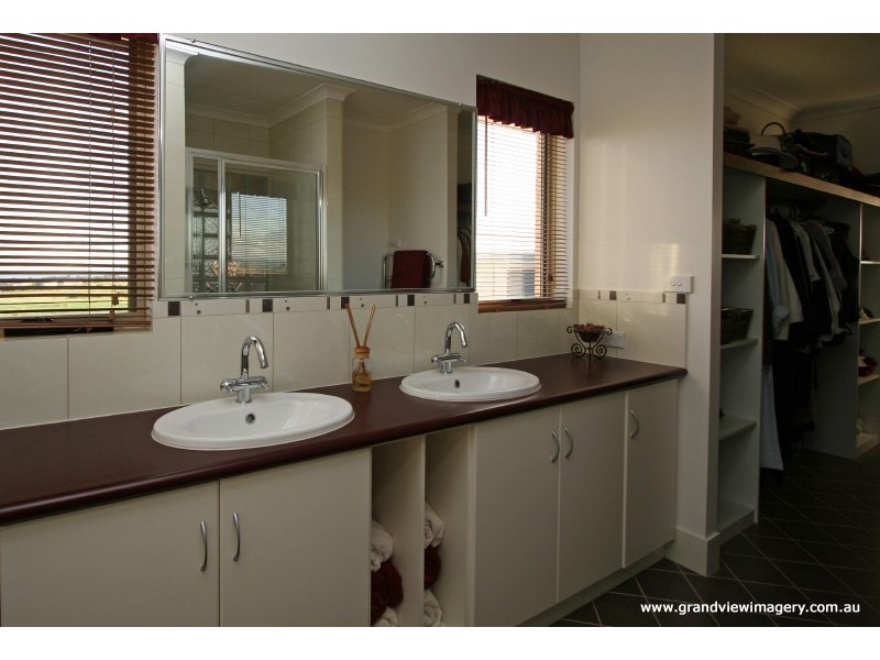 240 Eliza Shaw Drive, White Peak WA 6532